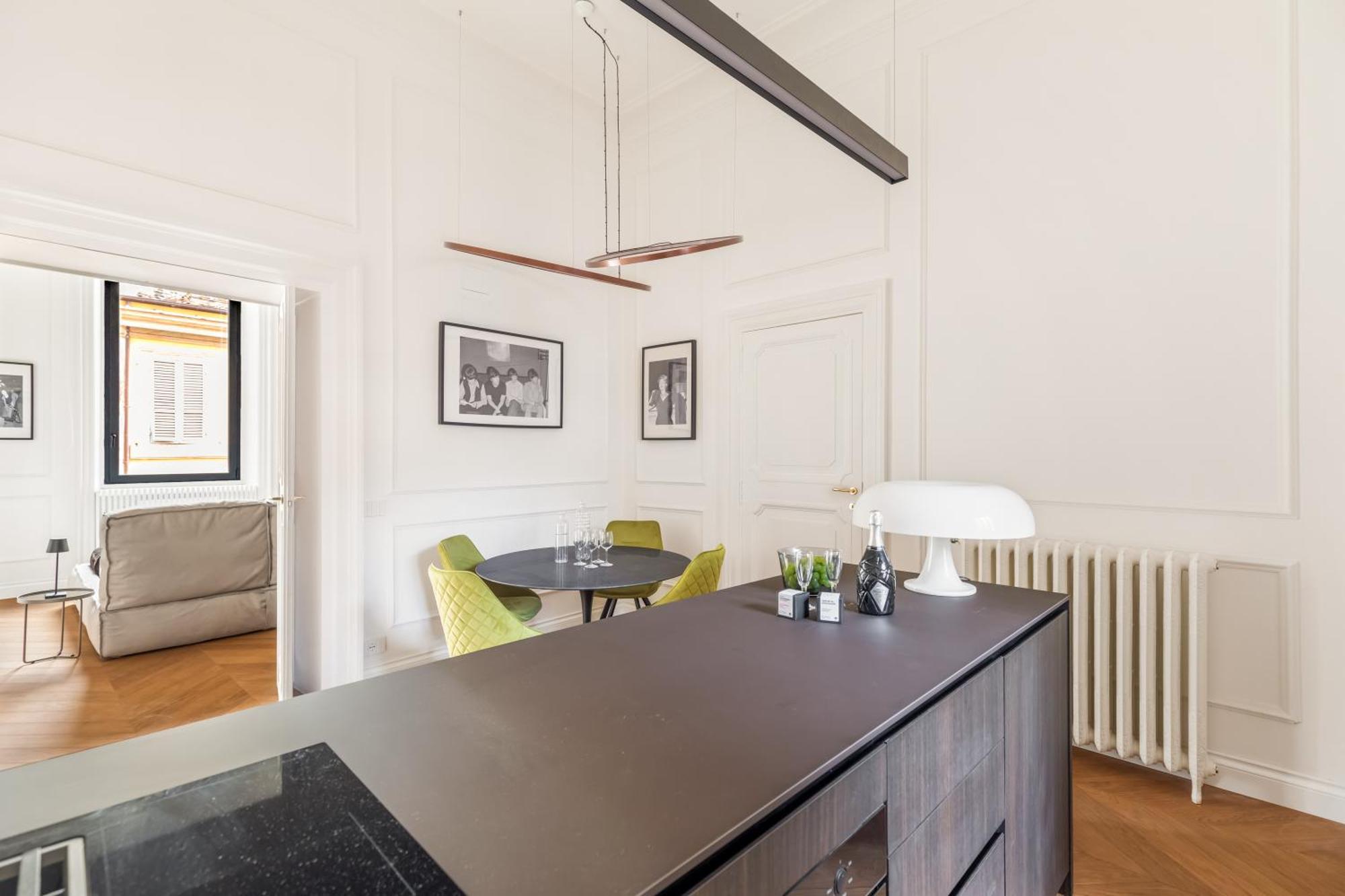 Charm And Elegance By The Spanish Steps Apartment