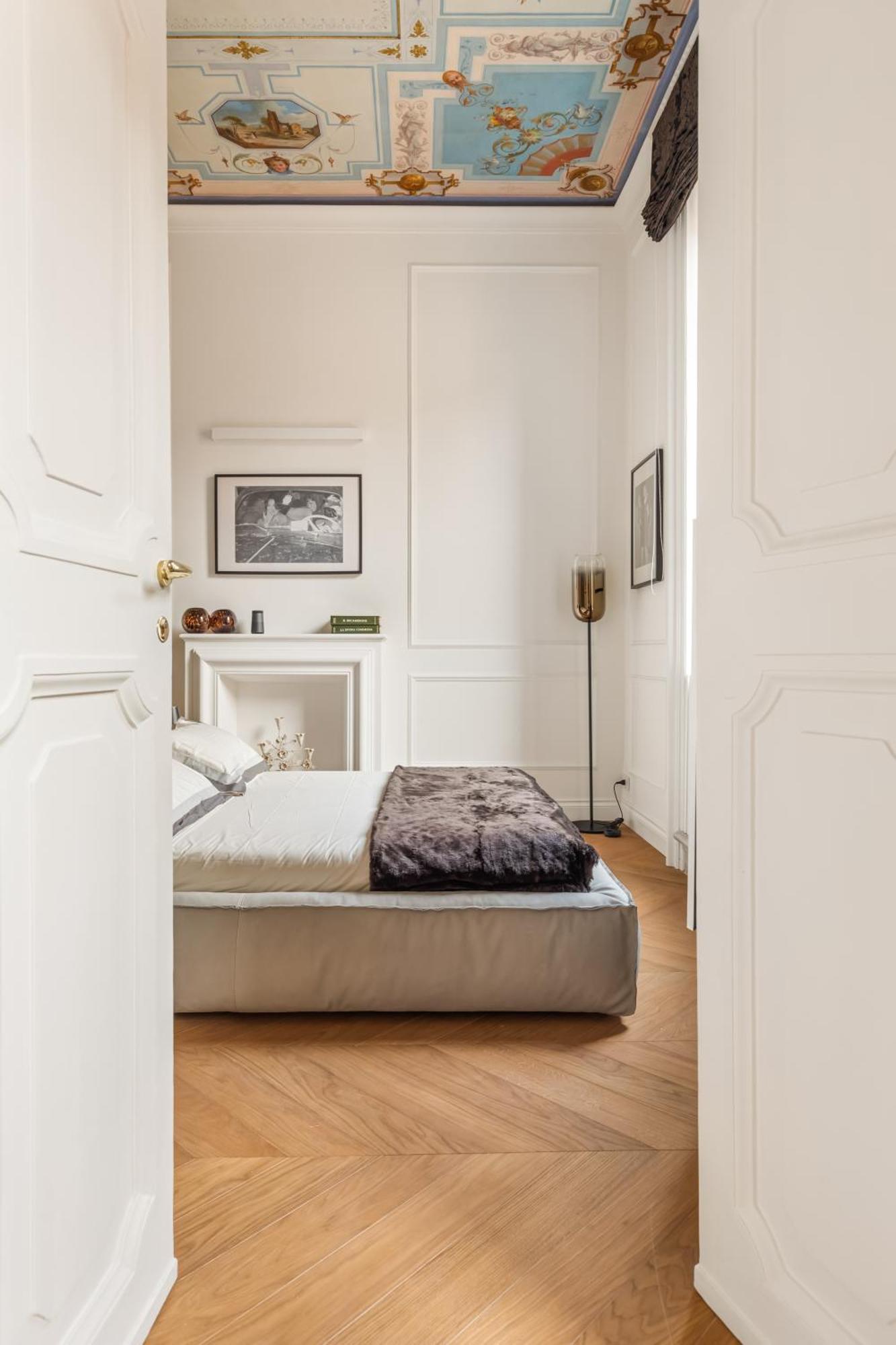 Charm And Elegance By The Spanish Steps *