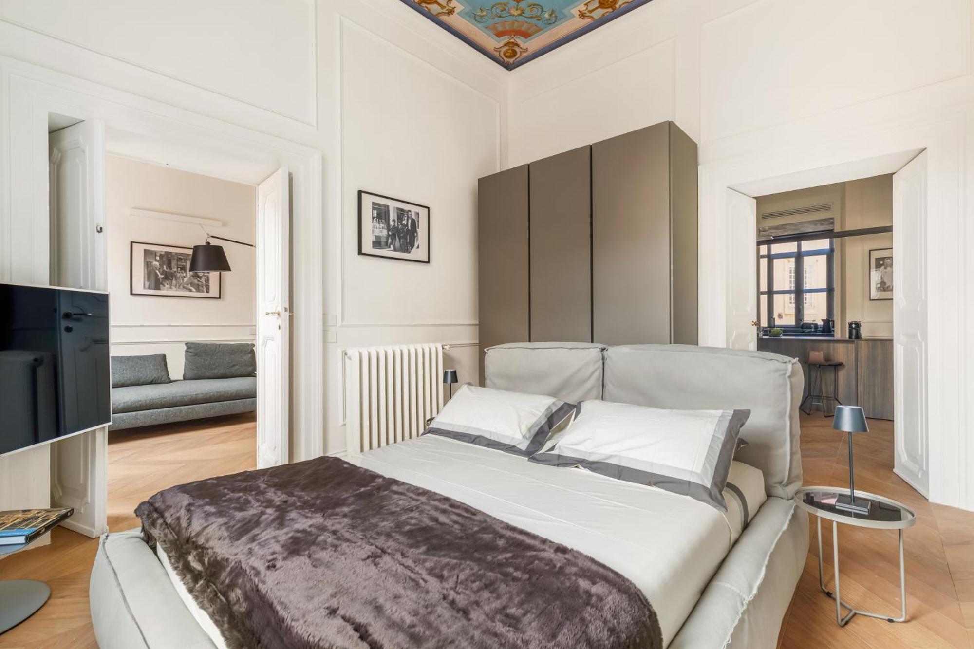 Charm And Elegance By The Spanish Steps Apartment
